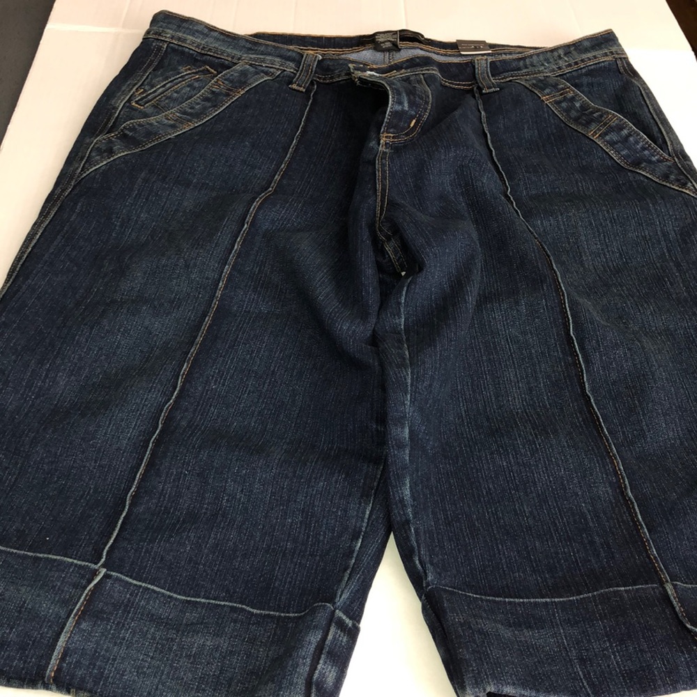 Lane Bryant Venezia Pedal pusher length - Picture 7 of 7